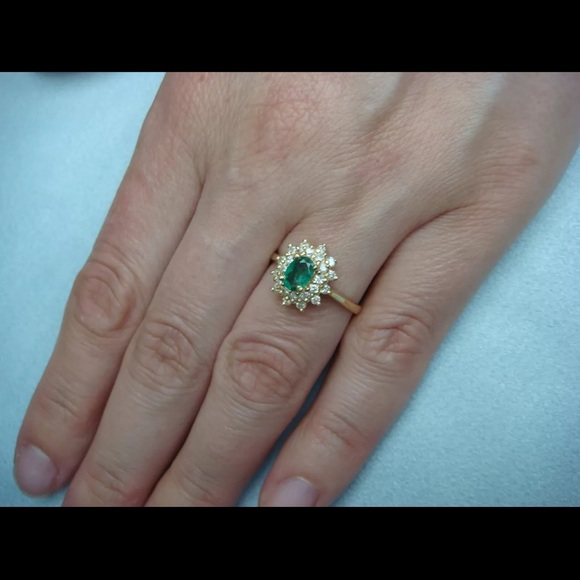 - Estate, Vintage, 14k yellow gold, emerald with double diamond halo ring - Picture 4 of 8